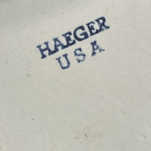 Vintage Haegar Praying Madonna Ceramic planter Made In U.S.A - Picture 9 of 14